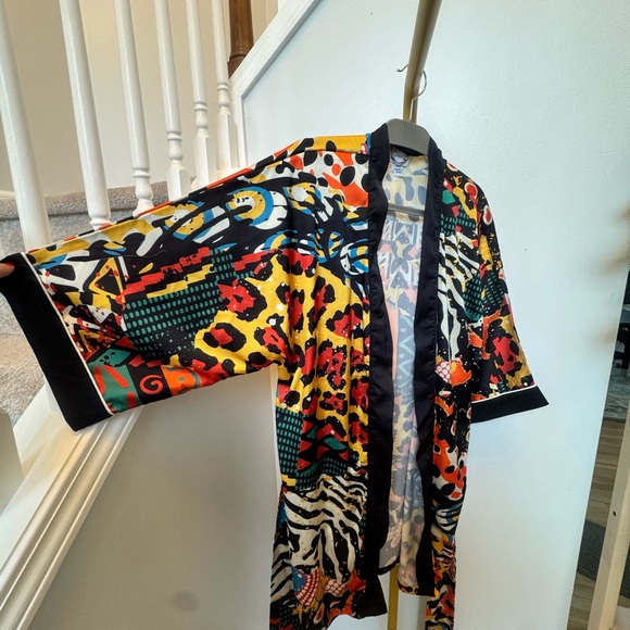 Averie Bold Multicolor Graphic Kimono Robe - Picture 3 of 10